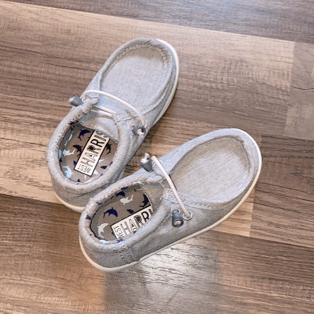 West Harris 9c gray canvas shoes.